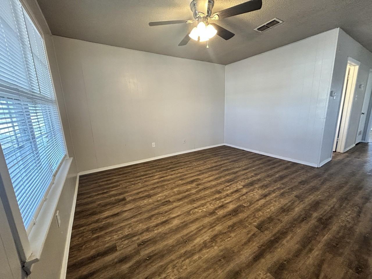 2807 Auburn St - Photo 2 of 12