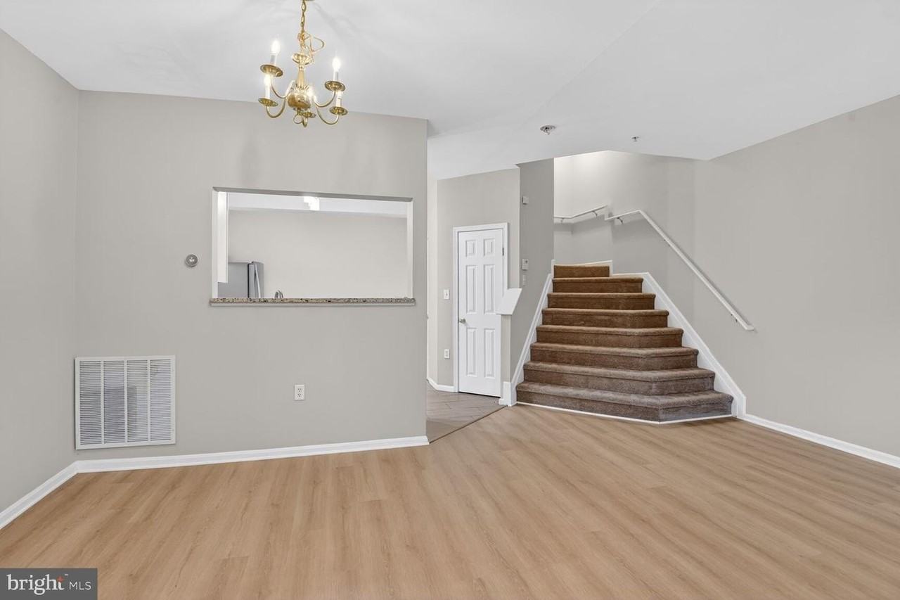 1908 Gardenia Ct - Photo 3 of 9