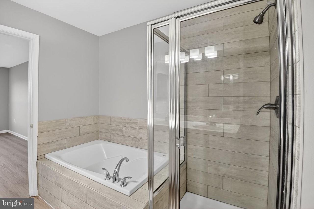 1908 Gardenia Ct - Photo 4 of 9