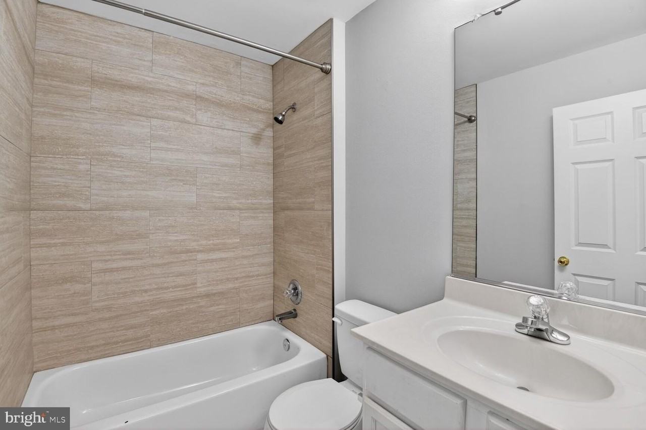 1908 Gardenia Ct - Photo 5 of 9