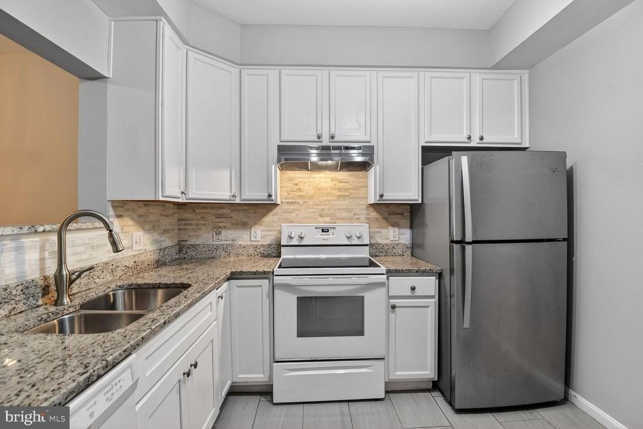 1908 Gardenia Ct - Photo 7 of 9