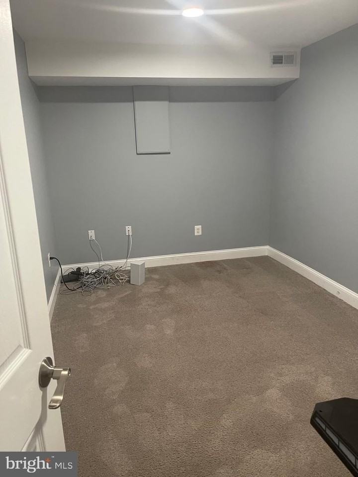 12009 Gordon Ave - Photo 2 of 15