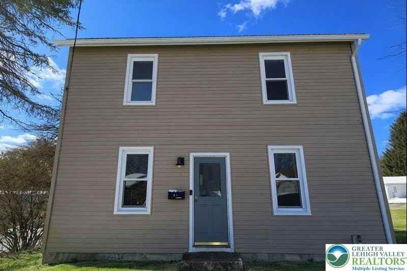 221 Oak St - Photo 2 of 18