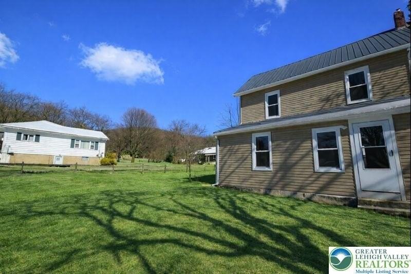 221 Oak St - Photo 3 of 18