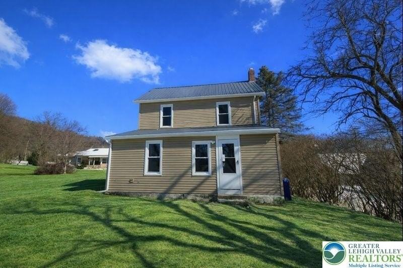 221 Oak St - Photo 4 of 18