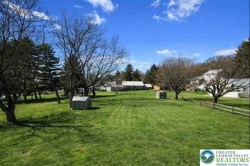 221 Oak St - Photo 5 of 18