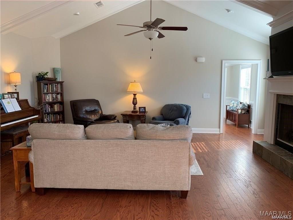 1125 Benjamin Way - Photo 4 of 35