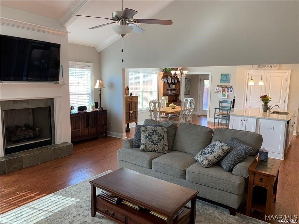 1125 Benjamin Way - Photo 7 of 35