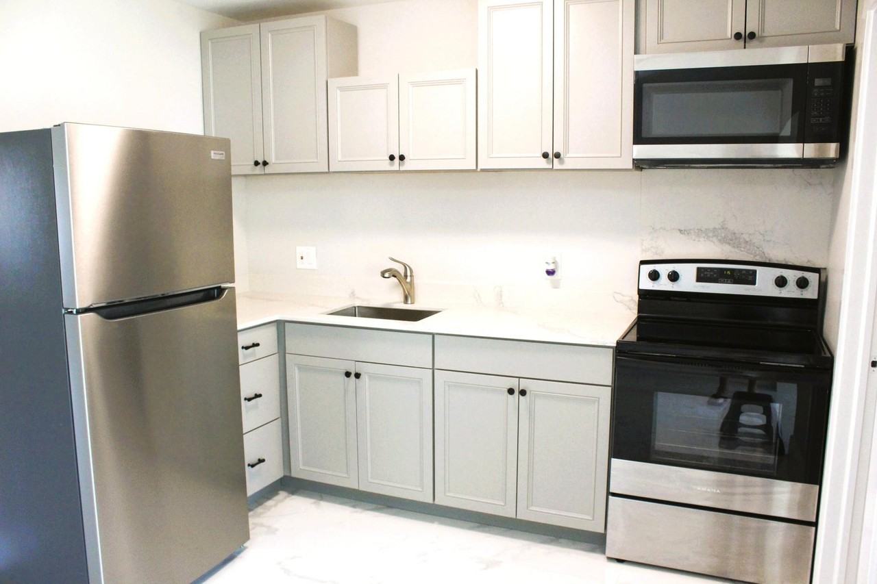 2719 Peer Ln - Photo 2 of 8