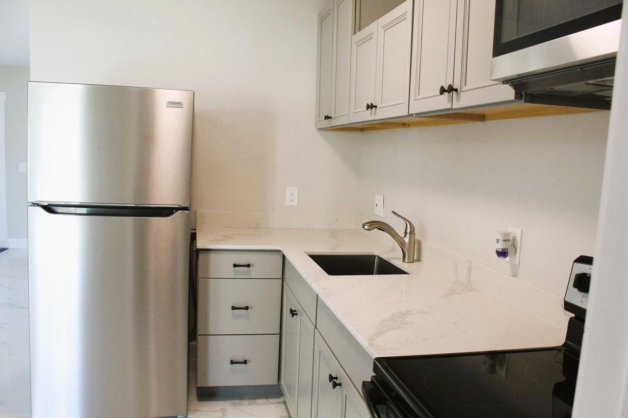 2719 Peer Ln - Photo 3 of 8