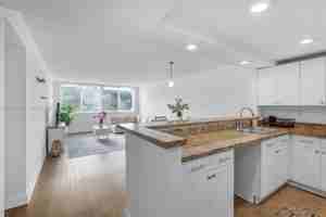 featured image of 9125 Sw 77th Ave #202