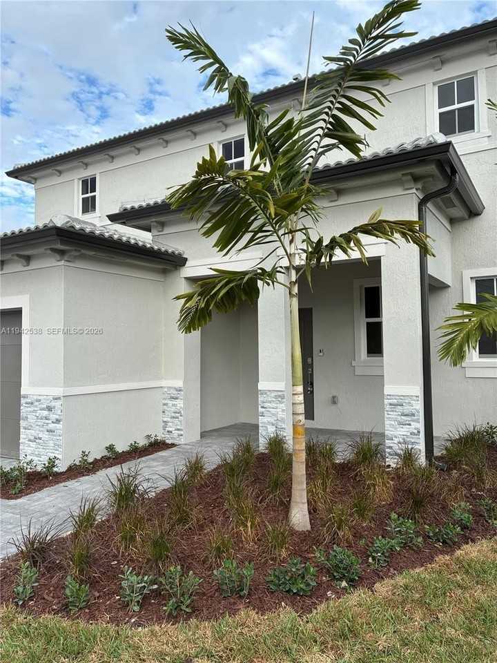 16303 Sw 147th Ave #16303 - Photo 2 of 5