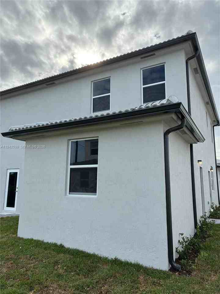 16303 Sw 147th Ave #16303 - Photo 4 of 5