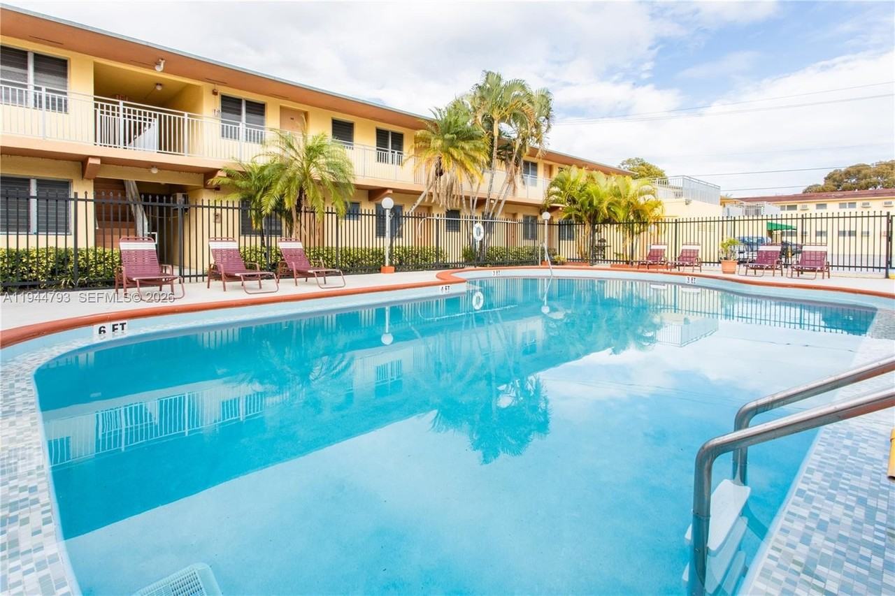 75 Fairway Dr #10W - Photo 2 of 6