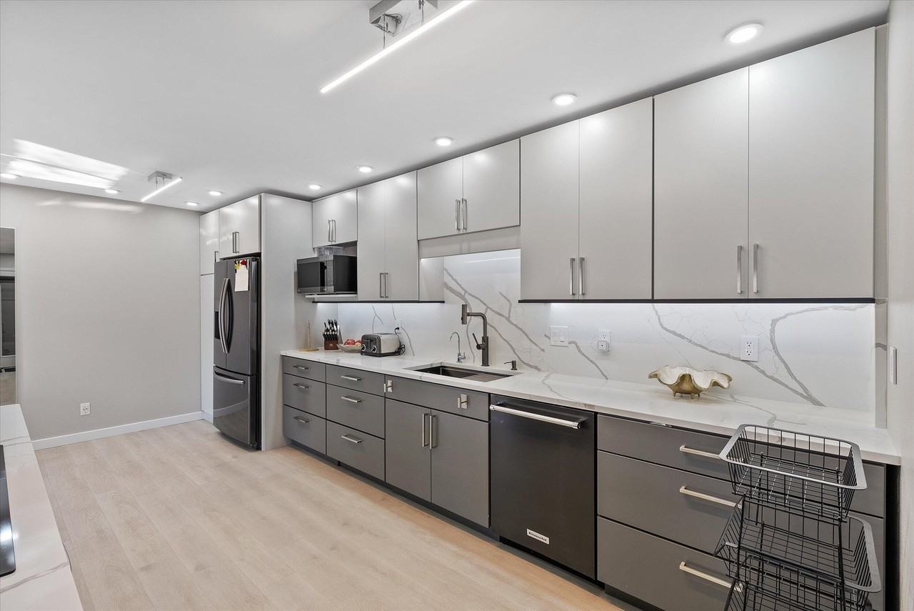 N20W5343 Pierce Ct - Photo 7 of 25