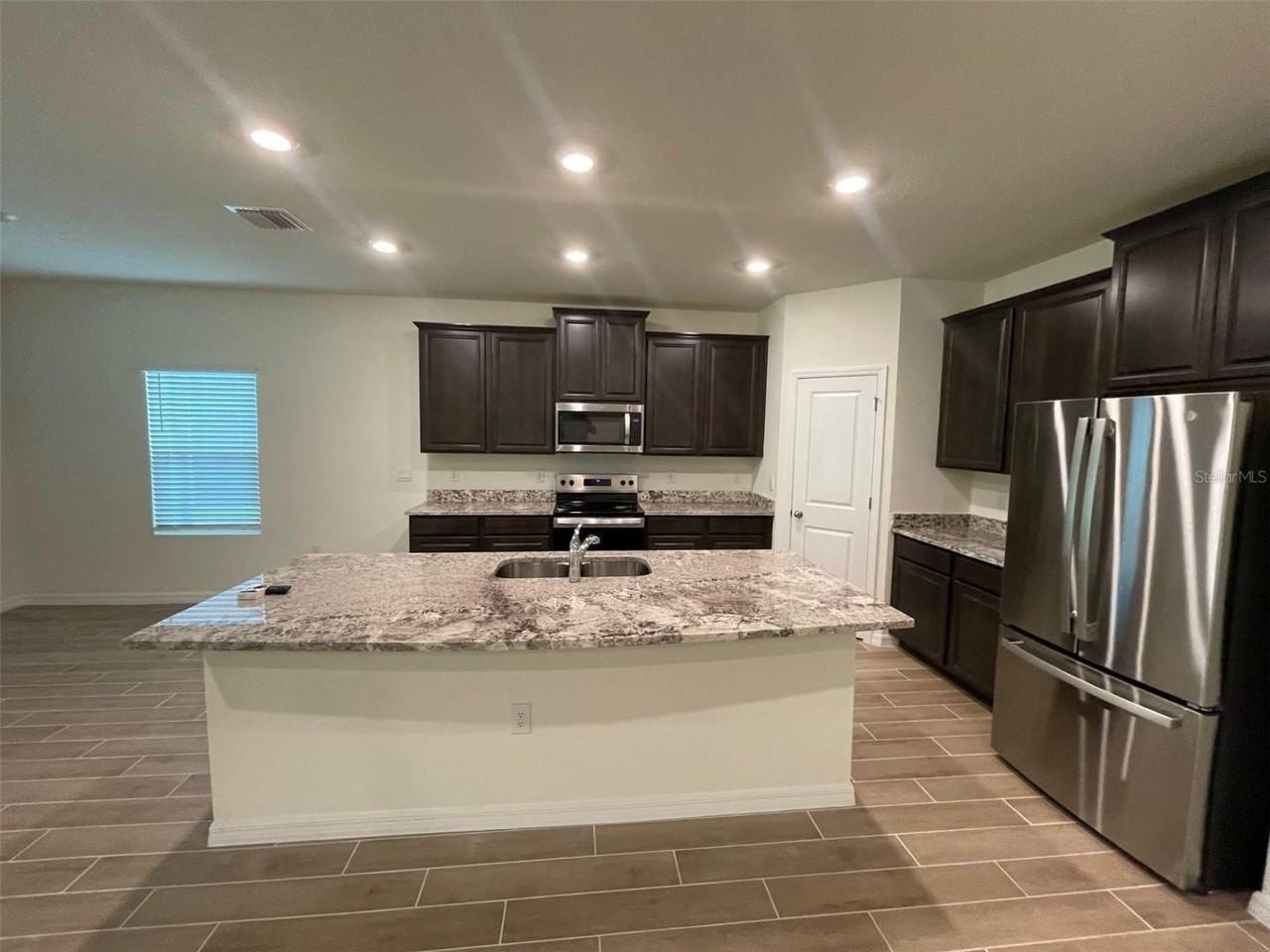 1720 Nw 136th Blvd - Photo 5 of 29