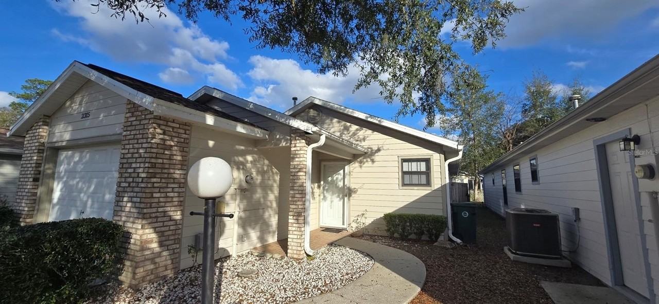 2315 Ne 40th Ave - Photo 2 of 7