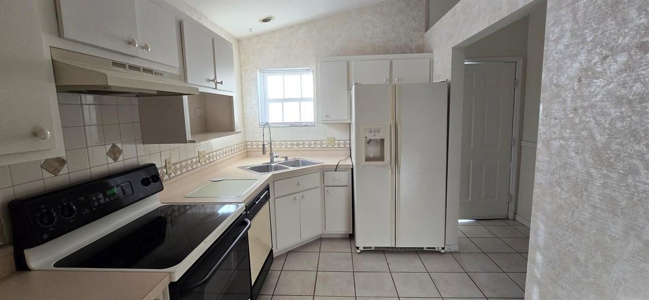 2315 Ne 40th Ave - Photo 3 of 7