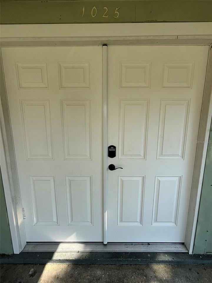 1025 E Main St - Photo 4 of 21