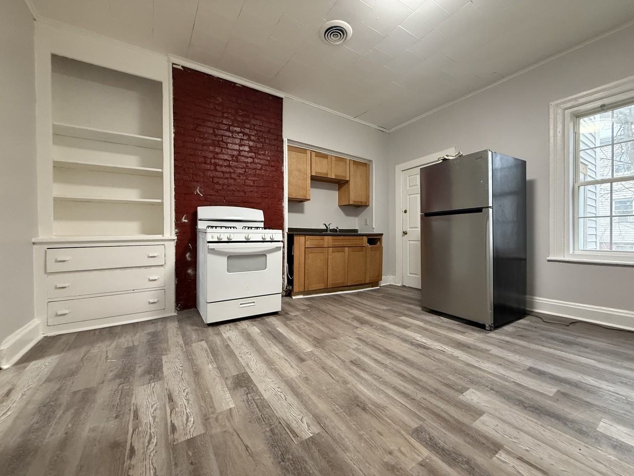 11 Osborne St #2 - Photo 2 of 8