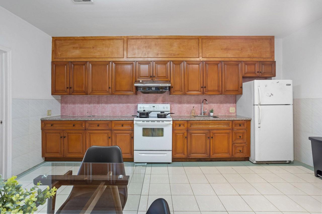 N Carlisle St - Photo 4 of 12