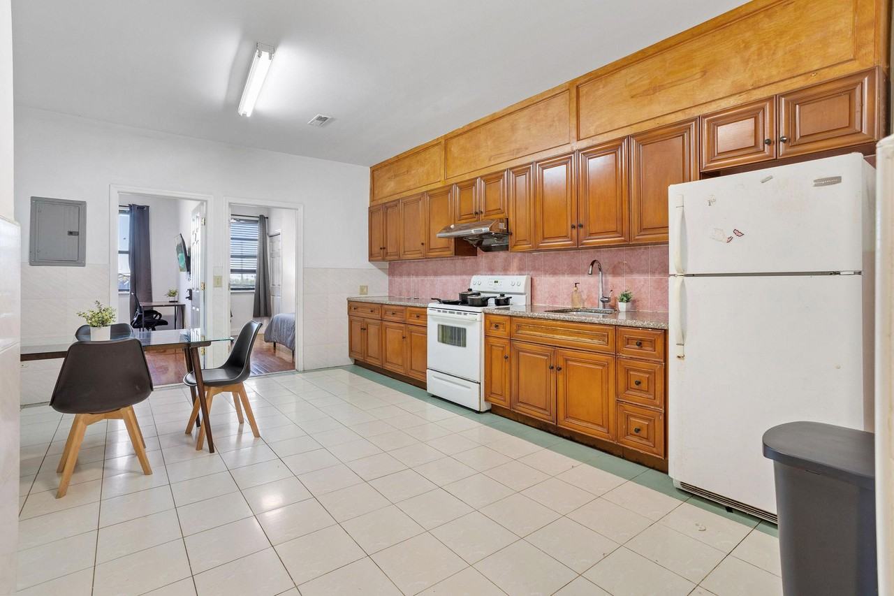 N Carlisle St - Photo 5 of 12