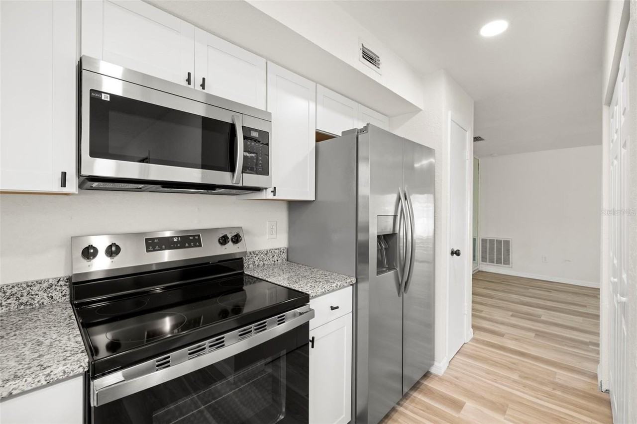 14224 Village Terrace Dr - Photo 3 of 22