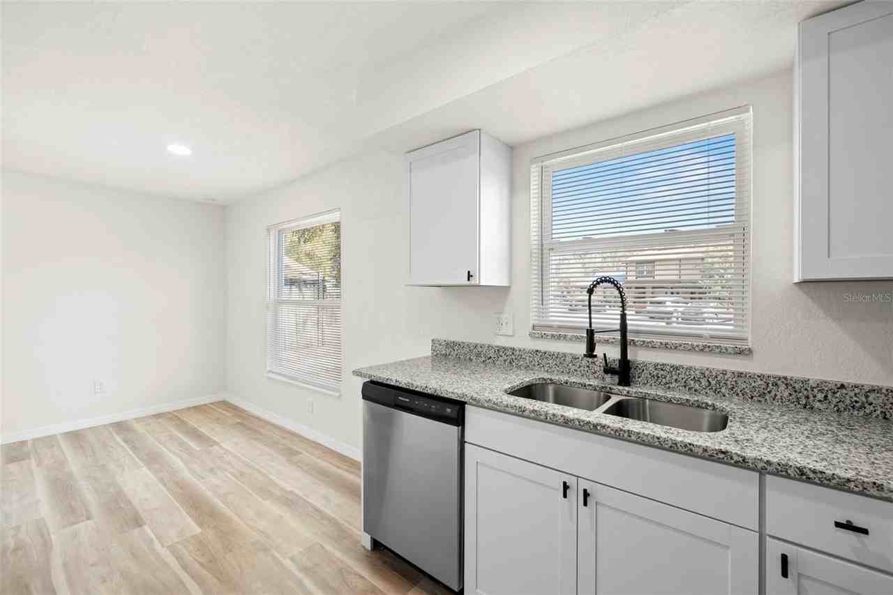 14224 Village Terrace Dr - Photo 4 of 22