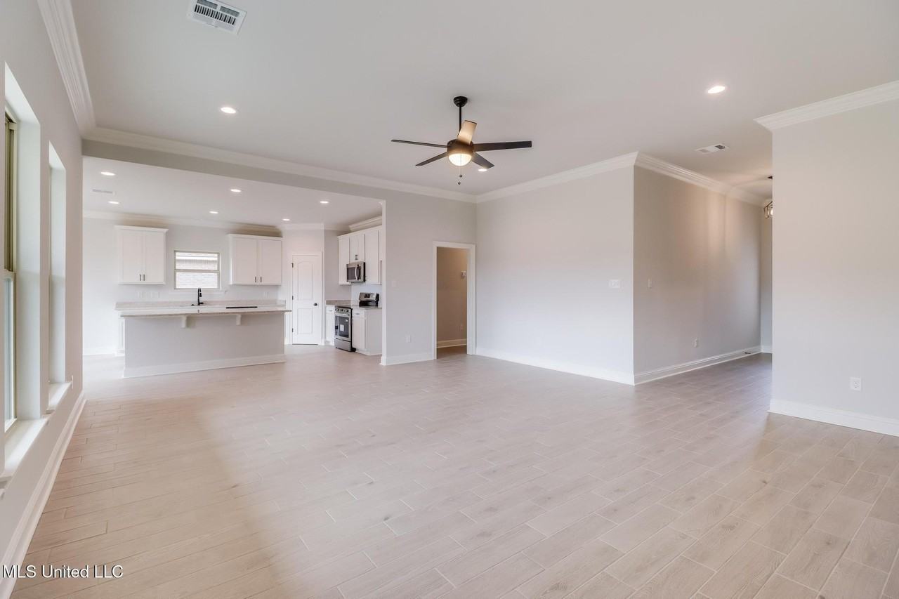 15216 High Point Dr - Photo 4 of 25