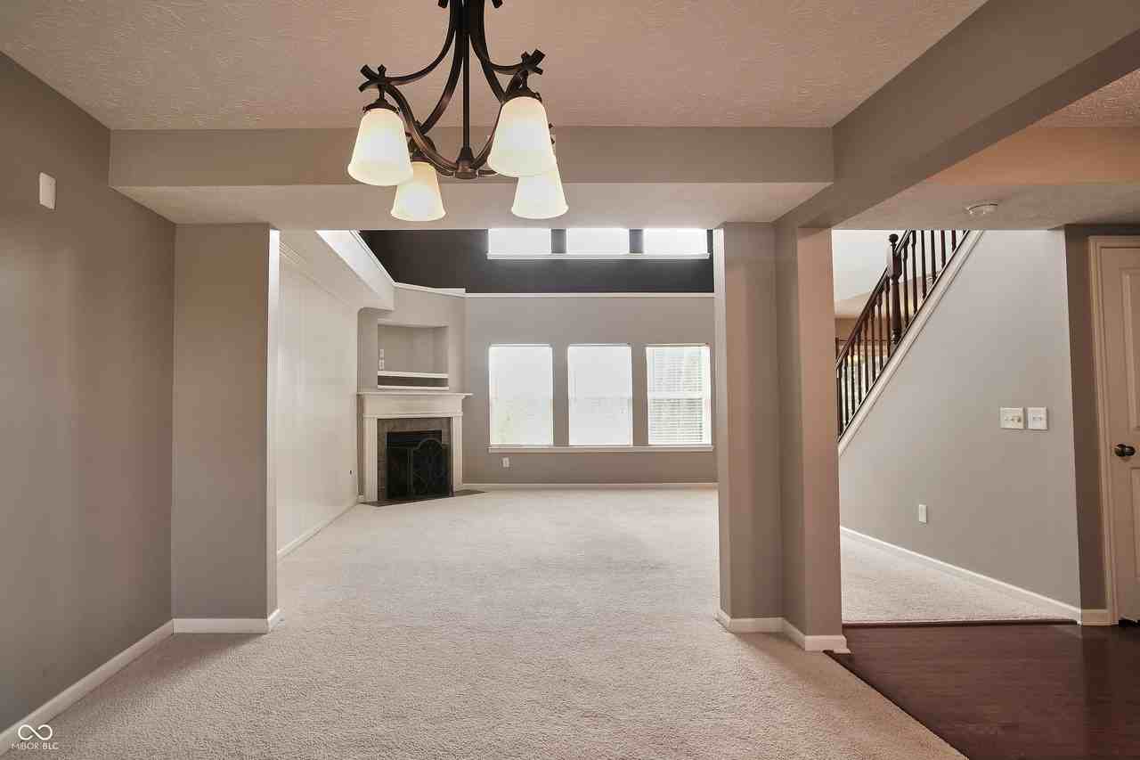 11813 Traymoore Dr - Photo 3 of 50