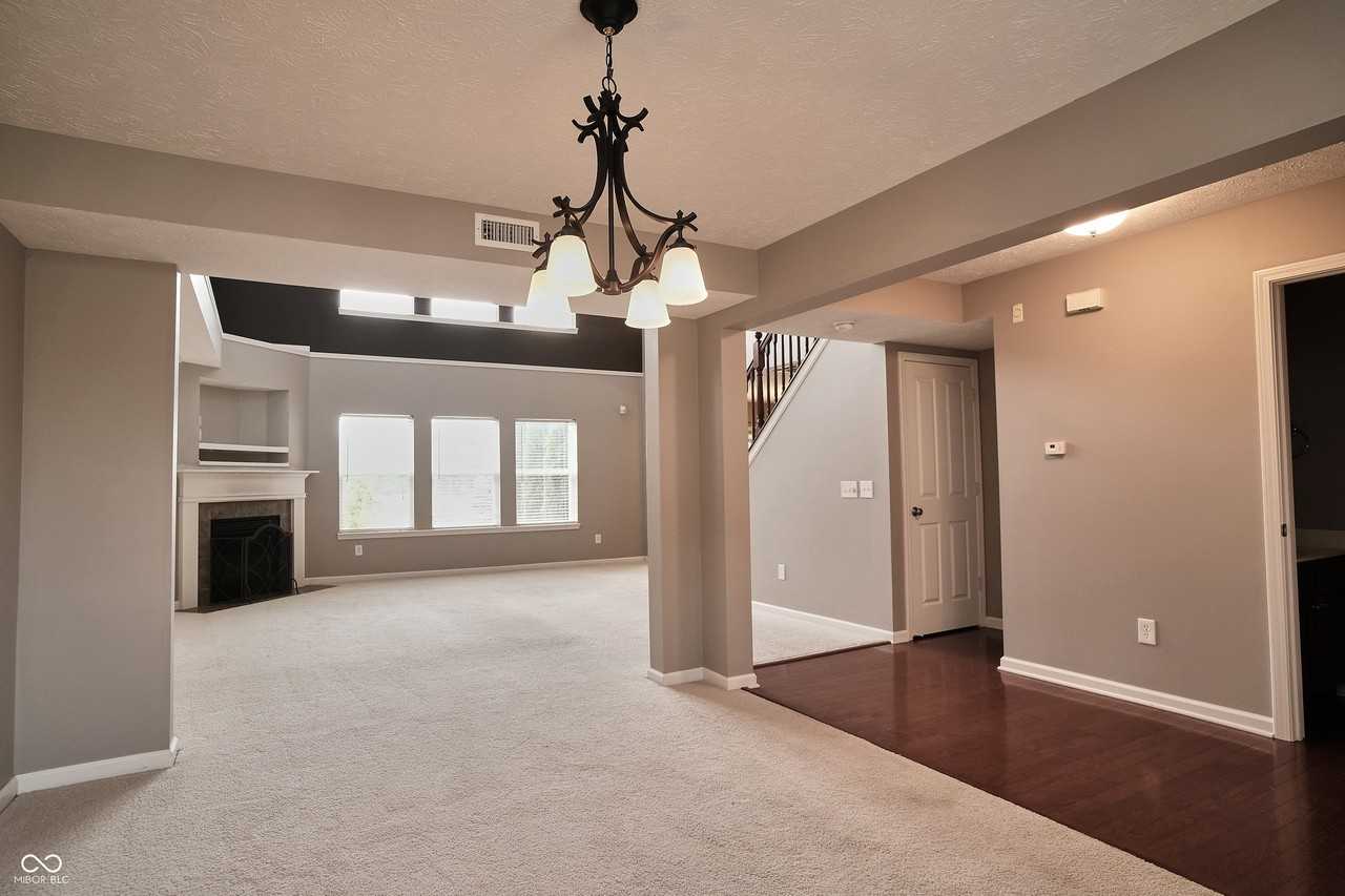 11813 Traymoore Dr - Photo 4 of 50