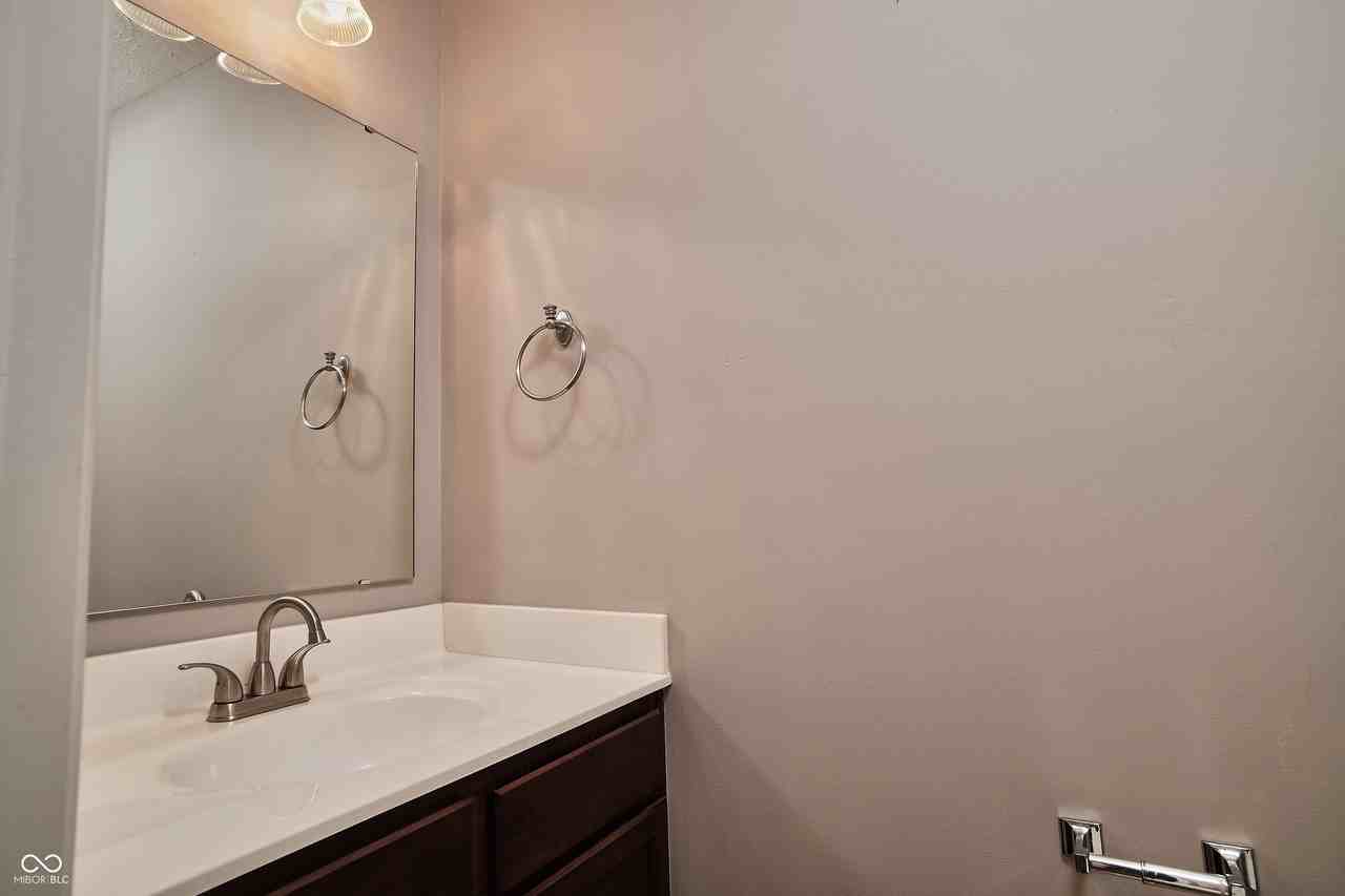 11813 Traymoore Dr - Photo 5 of 50