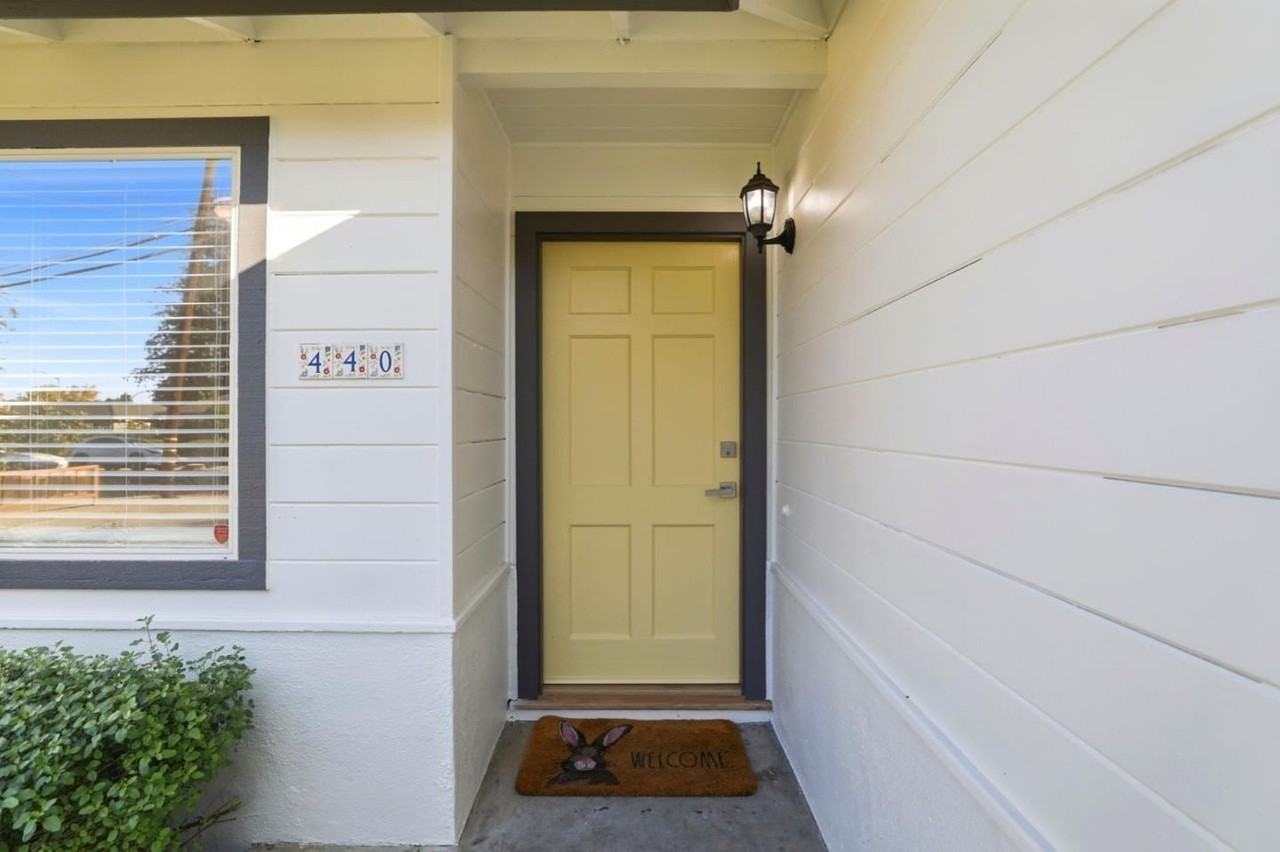 440 N Milton Ave - Photo 2 of 29