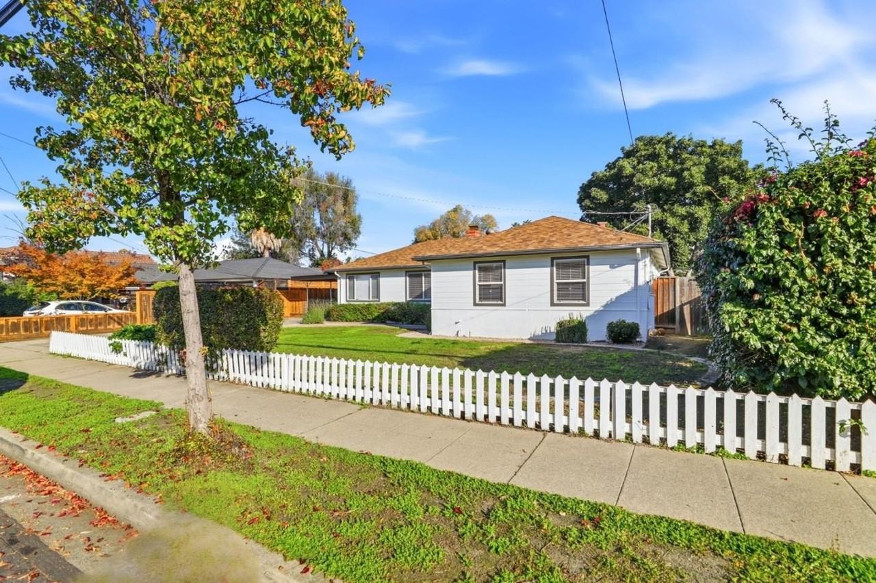 440 N Milton Ave - Photo 3 of 29