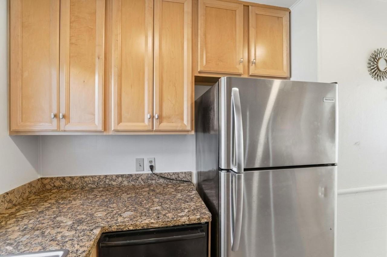 440 N Milton Ave - Photo 7 of 29