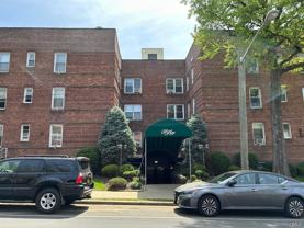 50 S Middle Neck Rd Apt 2l #2L - Photo 1 of 1