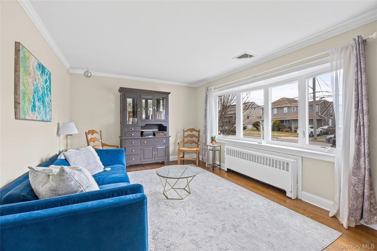 3285 Neptune Ave - Photo 3 of 19