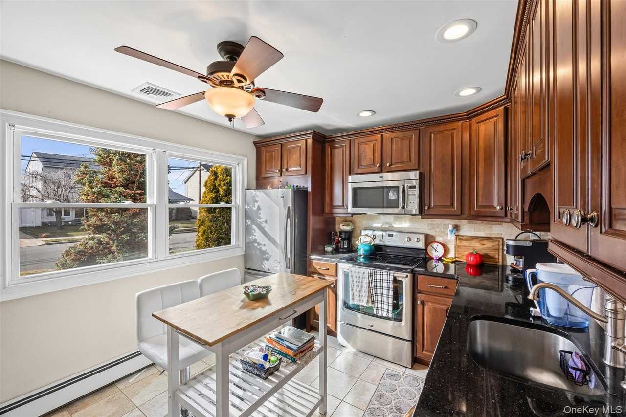 3285 Neptune Ave - Photo 5 of 19