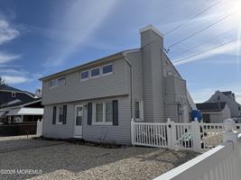 featured image of 223 4th Ave Unit 2 #2ndFL