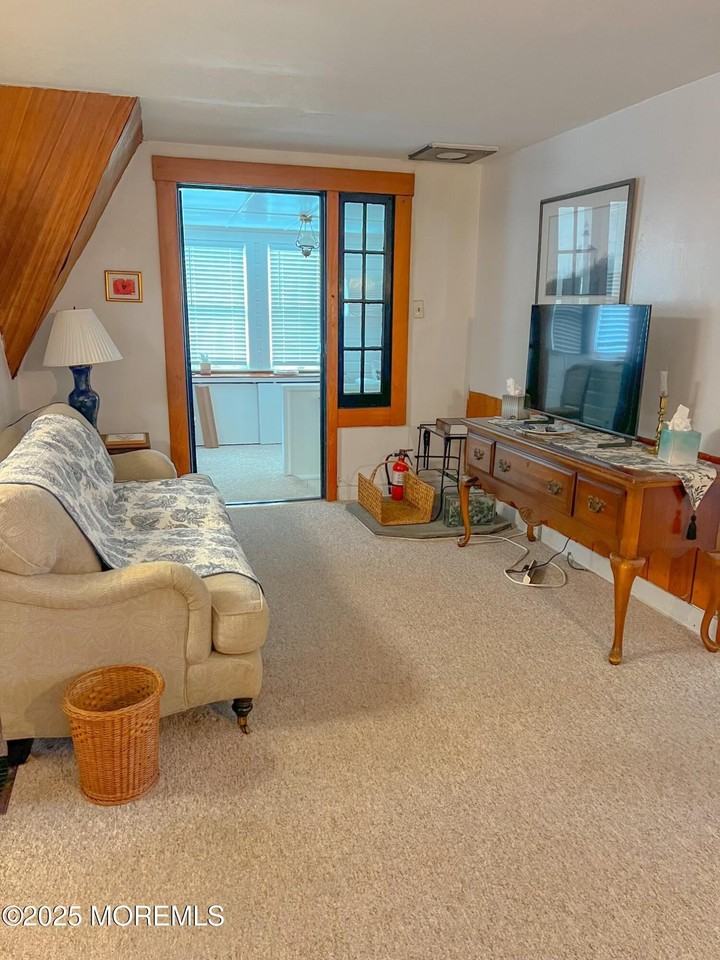 413 Morris Ave - Photo 3 of 14