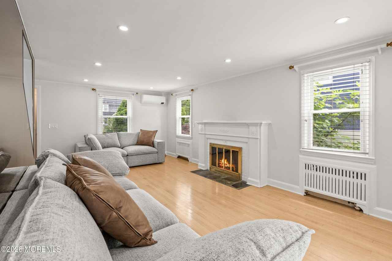 608 Corlies Ave - Photo 4 of 26