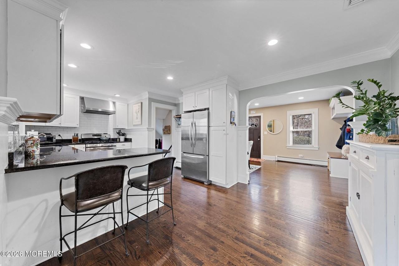 49 Jackson St - Photo 7 of 42