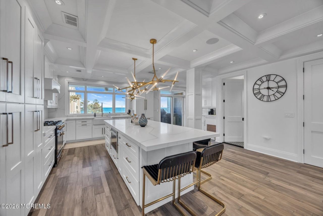 42 Marine Ter - Photo 4 of 36