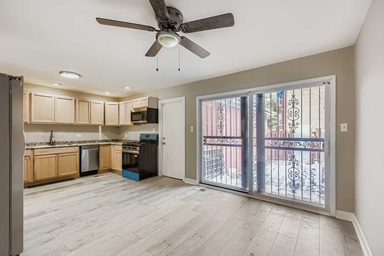 8001 S Essex Ave - Photo 4 of 11