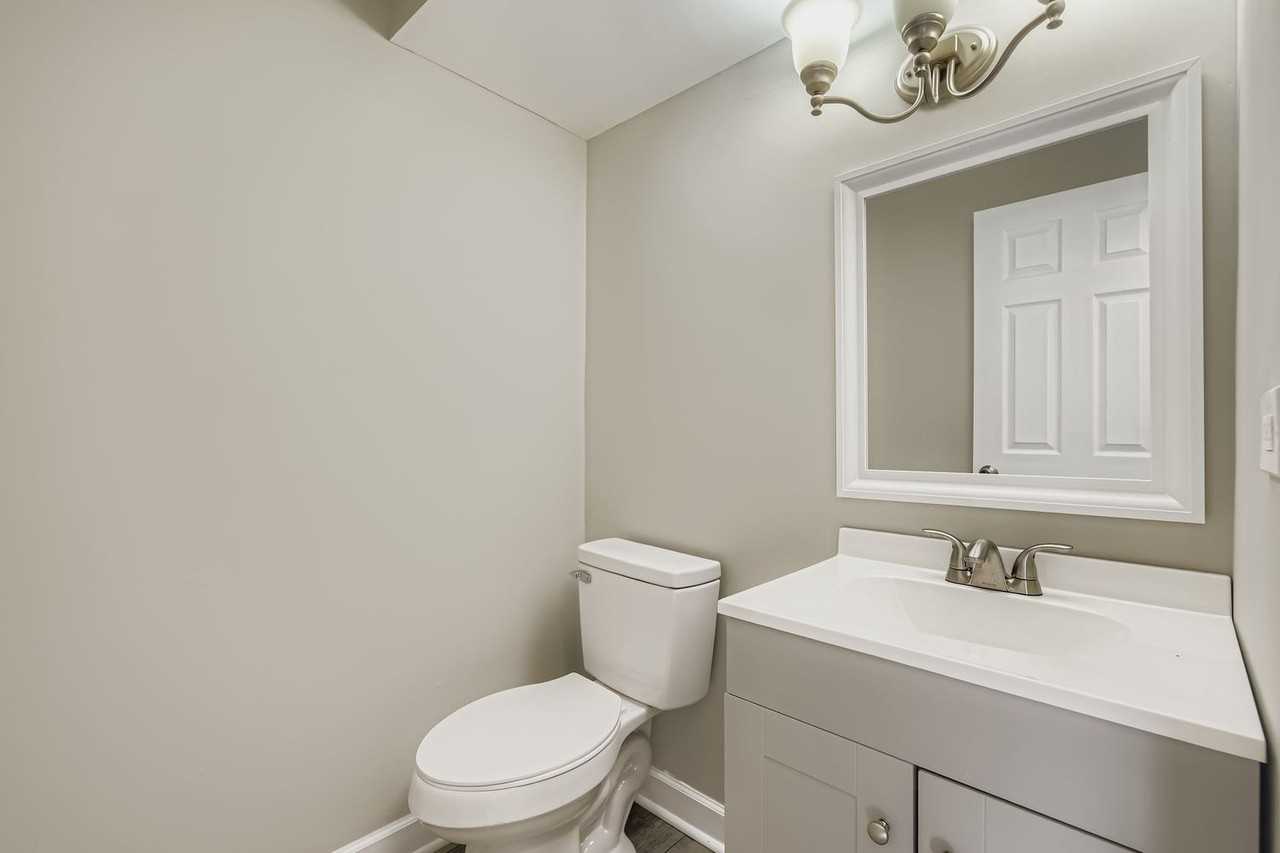 8001 S Essex Ave - Photo 5 of 11