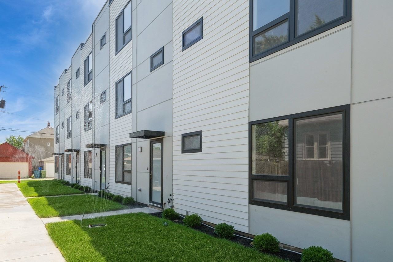 944 Beloit Ave Unit 4 #4 - Photo 2 of 34