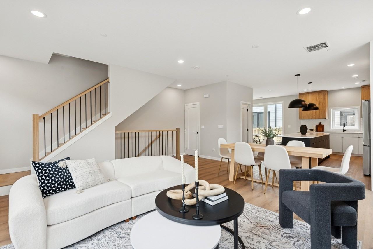 944 Beloit Ave Unit 4 #4 - Photo 6 of 34