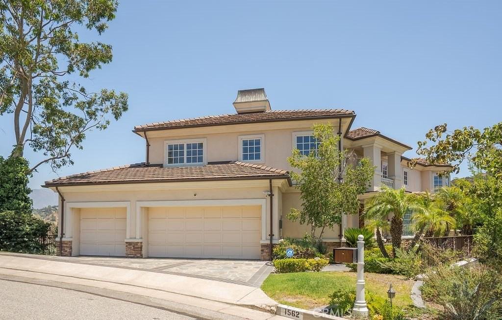 1562 Arundle Pl - Photo 2 of 30