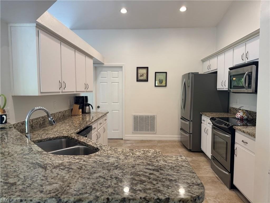 911 Se 21st Ln - Photo 4 of 25