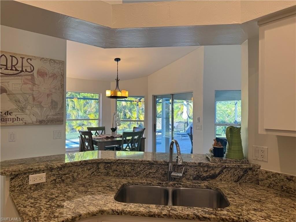 911 Se 21st Ln - Photo 6 of 25